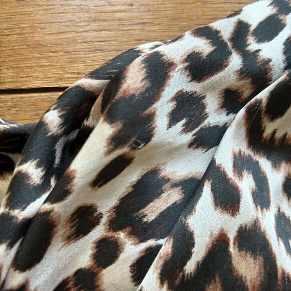 Victoria's Secret Medium Leopard Print Pajama Top - Flawed Missing Buttons - Picture 6 of 12